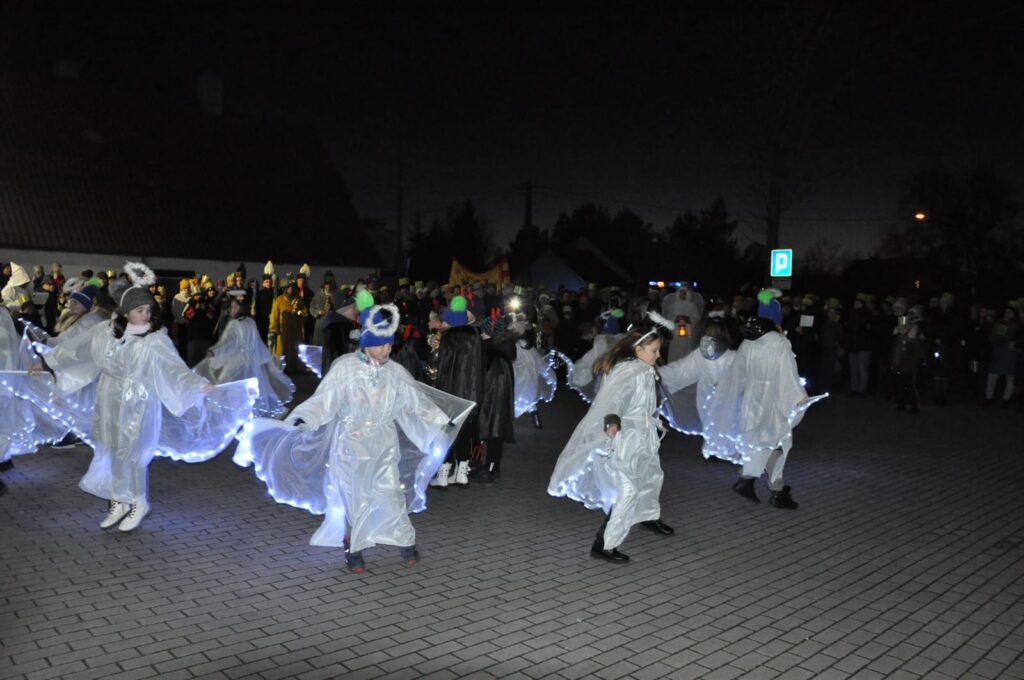 ORSZAK TRZECH KR&Oacute;LI W RADWANICACH - 6 STYCZNIA 2022 ROKU -RELACJA - zdjęcie 5