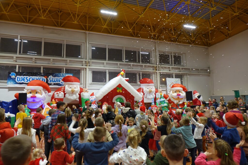 Ilustracja wprowadzenia: Mikołaj odwiedził dzieci z Gminy Radwanice